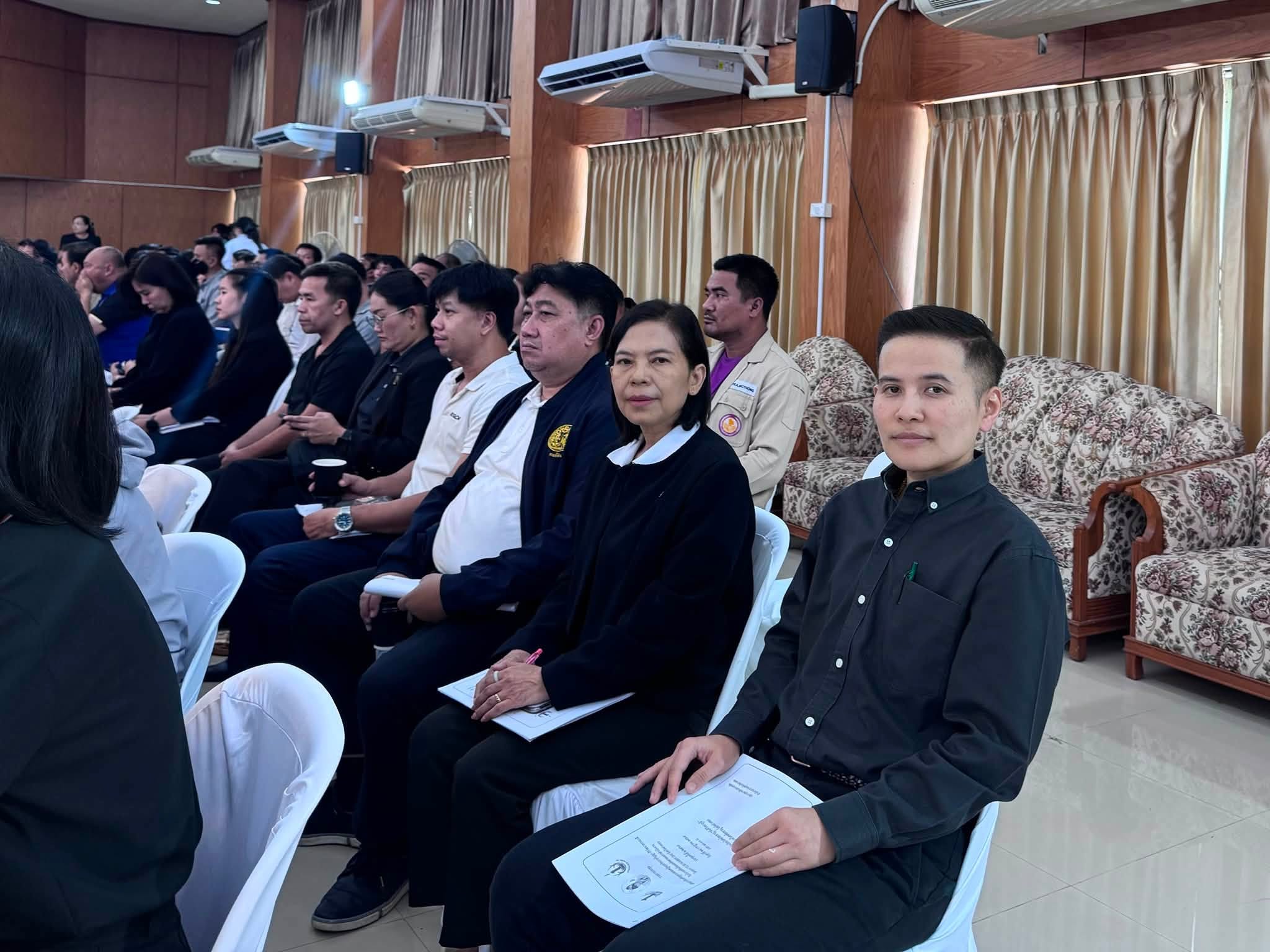 title - ประชุมเตรียมการรับเสด็จทูลกระหม่อมหญิงอุบลรัตนราชกัญญา สิริวัฒนาพรรณวดีในวโรกาสเสด็จเยี่ยมและติดตามผลการดำเนินงาน โครงการ TO BE NUMBER ONE จังหวัดอ่างทอง 
